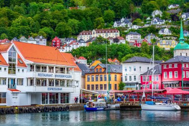 Bergen, Norveç balık pazarı manzaralı