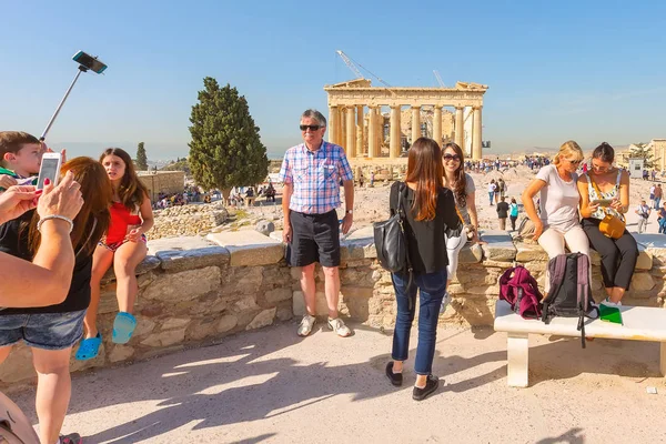 Athen Griechenland Oktober 2016 Touristen Fotografieren Der Nähe Von Tempelruinen — Stockfoto