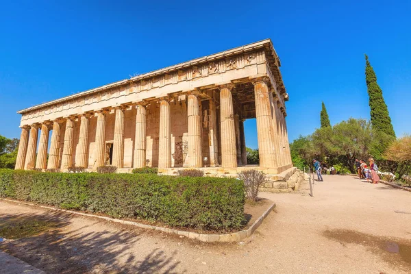 Atenas Grécia Outubro 2016 Turistas Perto Templo Hefesto Atenas Grécia — Fotografia de Stock