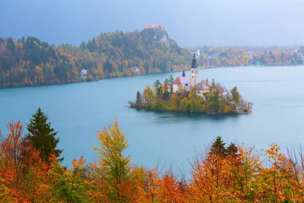 Bled, Slovenia autumn view with church — Stock Photo, Image