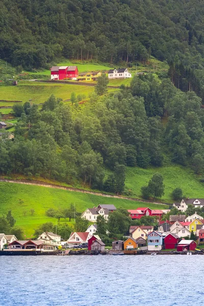 Norsko tradiční horské vesnice krajina — Stock fotografie