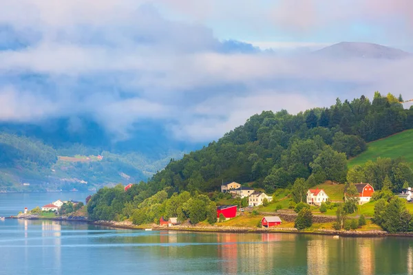 Norvégia fjord falu táj — Stock Fotó