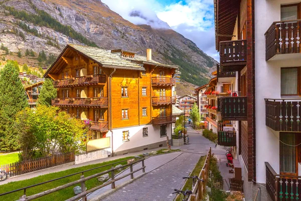 스위스 의체 르 마트 고산마을에 있는 집들 — 스톡 사진