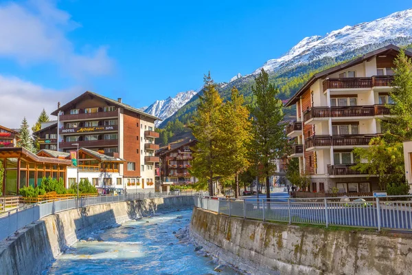 Zermatt, Suiza Street View y Matterhorn — Foto de Stock