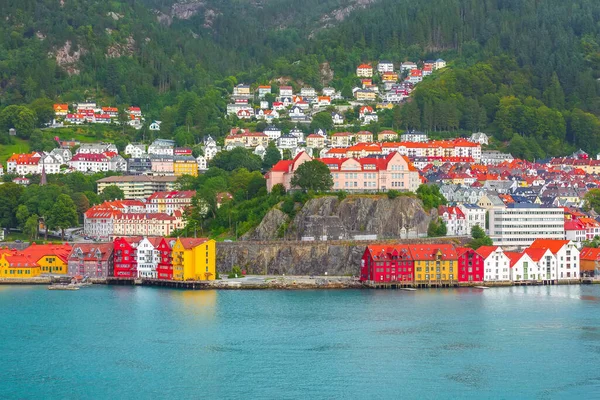 Bergen, Noorwegen uitzicht met kleurrijke huizen — Stockfoto