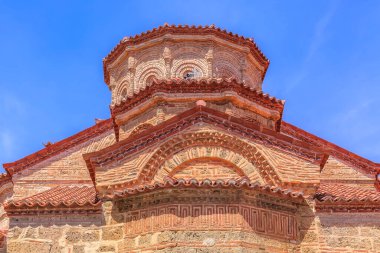 Kalambaka, Trikkala, Yunanistan 'daki Great Meteoron Manastırı' ndaki kilisenin kısmi manzarası