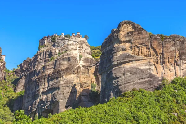 Yunanistan Meteora Kentindeki Ortodoks Varlaam Manastırı Nın Yüksek Dağ Kayaları — Stok fotoğraf