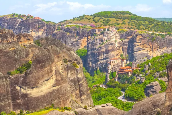 希腊高山悬崖上的气象修道院 — 图库照片
