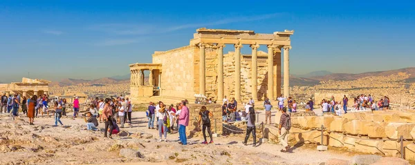 Touristen auf der Akropolis, Athen, Griechenland — Stockfoto