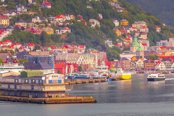 Bergen, Norsko pohled na město s přístavem — Stock fotografie