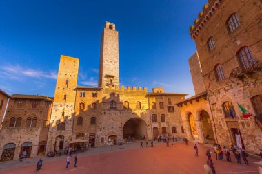 Piazza del Duomo, San Gimignano, İtalya