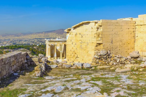 Antiguo templo de Atenea en la Acrópolis, Atenas — Foto de Stock