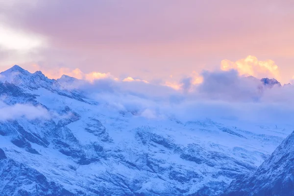 Vista panoramica dell'alba delle Alpi svizzere, Svizzera — Foto Stock