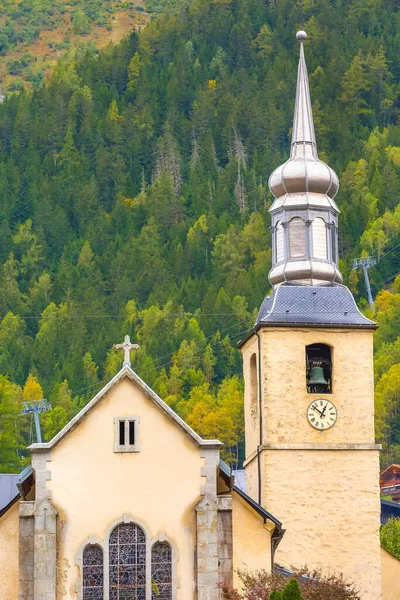 Chamonix Mont Blanc, église St Michel en automne — Photo