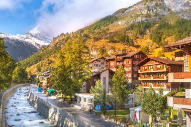 Zermatt, İsviçre sokak manzarası ve Matterhorn
