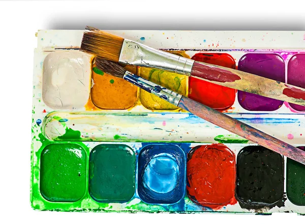 Närbild av akvarell färger och penslar — Stockfoto