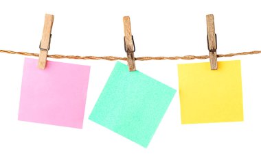 Çok renkli kağıt çıkartmaları clothespins dönüştürün