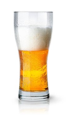 Yarım bardak hafif bira köpük ile
