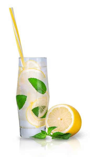 Лимонад з м'ятою та льодом — стокове фото