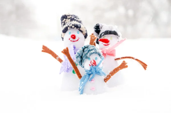 Kardan adam aile açık havada — Stok fotoğraf