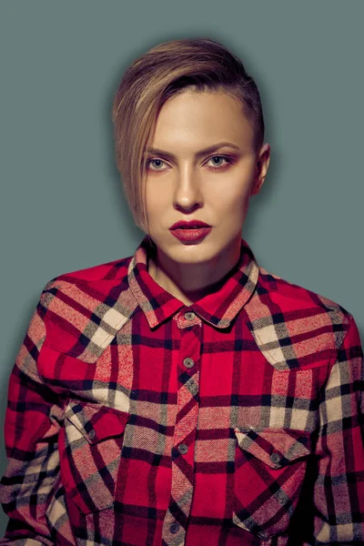 Portrait of young attractive woman with short hair — Stock Photo, Image