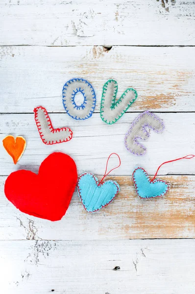 Valentijnsdag achtergrond met kleurrijke hart — Stockfoto