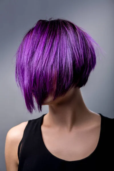 Fioletowy krótkie fryzury — Zdjęcie stockowe