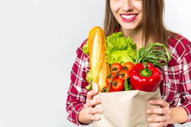 Taze organik yiyecek, sebze ile güzel kadın 