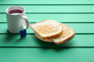 Sabah kahvaltı tost ve çay ile