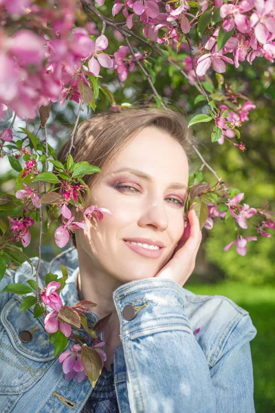Spring beautiful woman — Stock Photo, Image