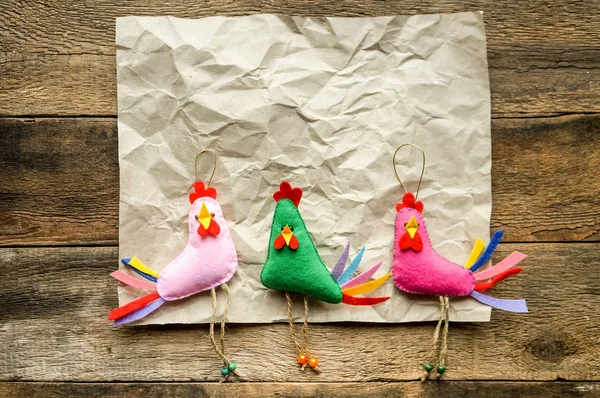 Happy handmade toys cocks over wooden background — Stock Photo, Image