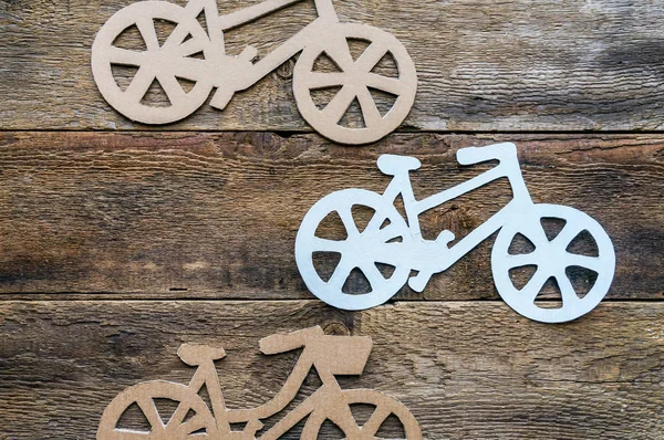Ahşap arka plan üzerinde bisiklet — Stok fotoğraf