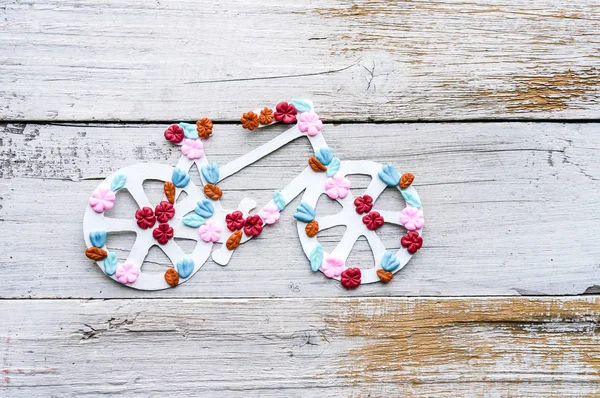 Bicicleta con flores rosas — Foto de Stock