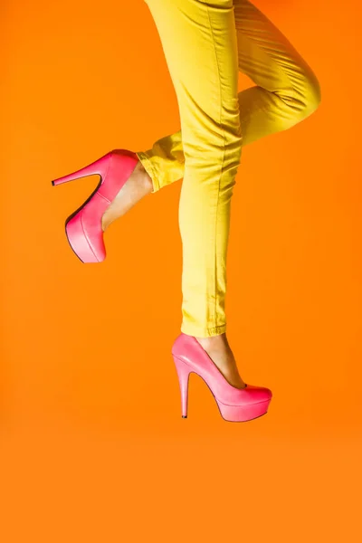Sexy female legs wearing summer high heels — Stock Photo, Image