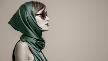 Moda modeli kız moda giysiler