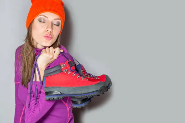 Young woman with autumn or winter trekking shoes — Stock Photo, Image