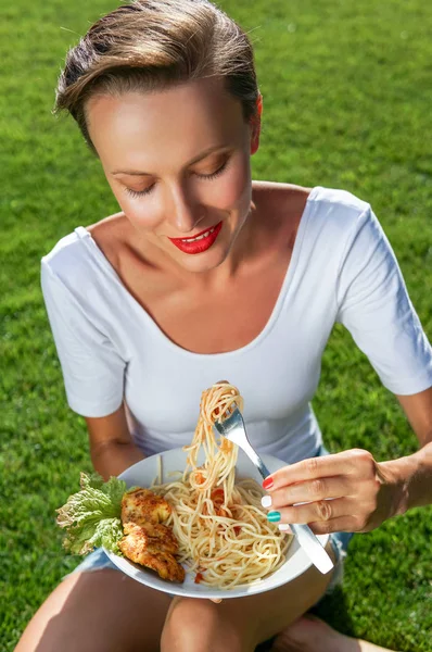 Young brunette woman eating spaghetti Royalty Free Stock Images