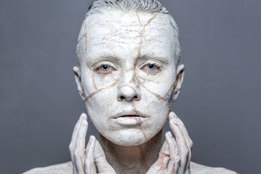 Kil kaplı kadın portresi sanat 