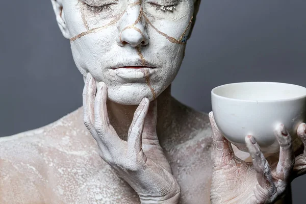 Retrato de arte de mulher coberta de barro — Fotografia de Stock