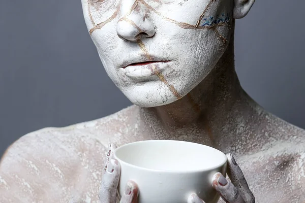 Retrato de arte de mulher coberta de barro — Fotografia de Stock