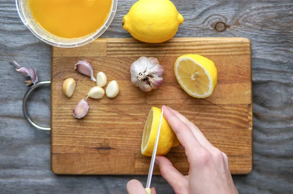 Medicina alternativa con limón, ajo y miel —  Fotos de Stock