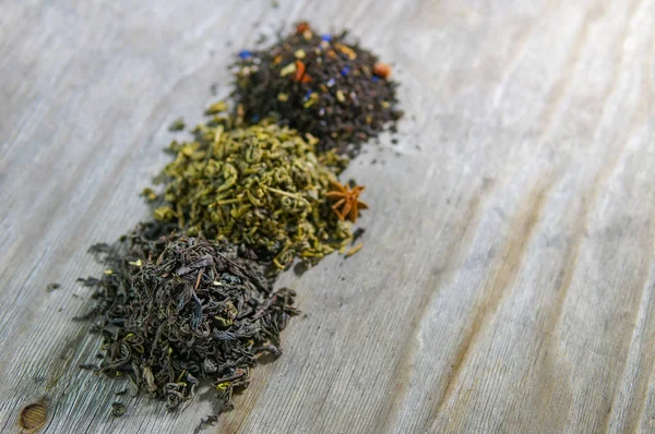 Thee assortiment zwarte thee, groene thee, vruchten thee — Stockfoto