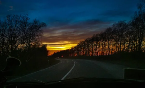 Apus Soare Conducerea Drum Timpul Spectaculos Apus Toamnă Dramatic Călătorie — Fotografie, imagine de stoc