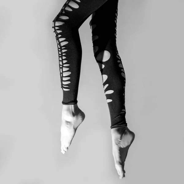 Красива Сексуальна Жінка Ноги Чорно Білий — стокове фото