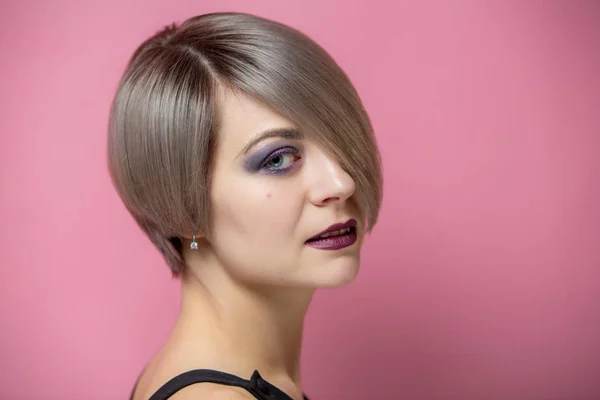 Fashion Beautiful Young Woman Short Hair Pink Background — Stock Photo, Image