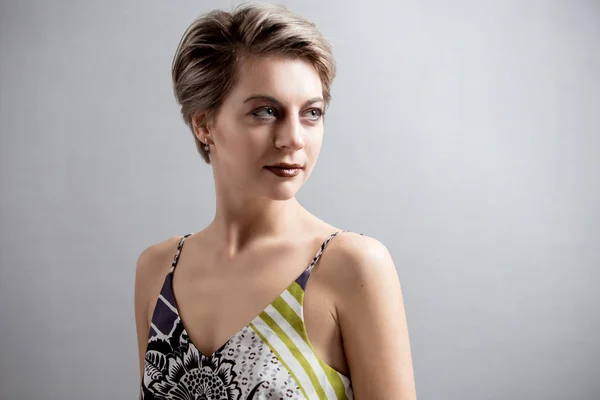 Portrait Beautiful Woman Short Hair Studio Shot — Stock Photo, Image