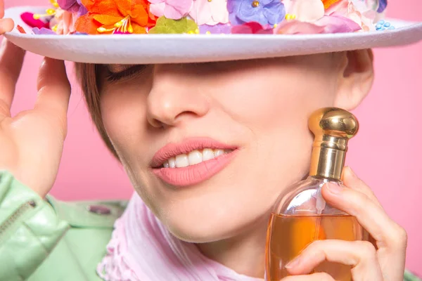 Beautiful Sensual Woman Applying Perfume — Stock Photo, Image