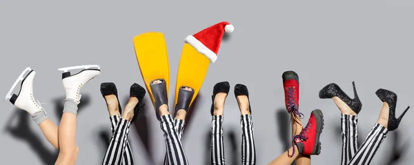 Divertido Señora Santa Claus Piernas Zapatos Con Tacones Uno Patines — Foto de Stock