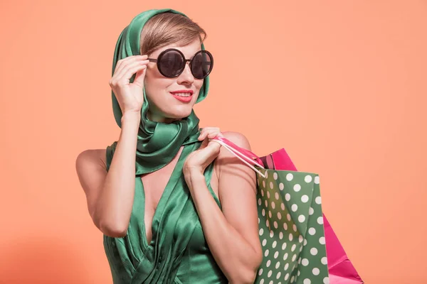 Beautiful Caucasian Shopping Woman Holding Shopping Bags — Stock Photo, Image