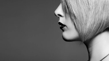 Güzel bir kadının portresinin portresi, tanınmaz halde, yakın plan.